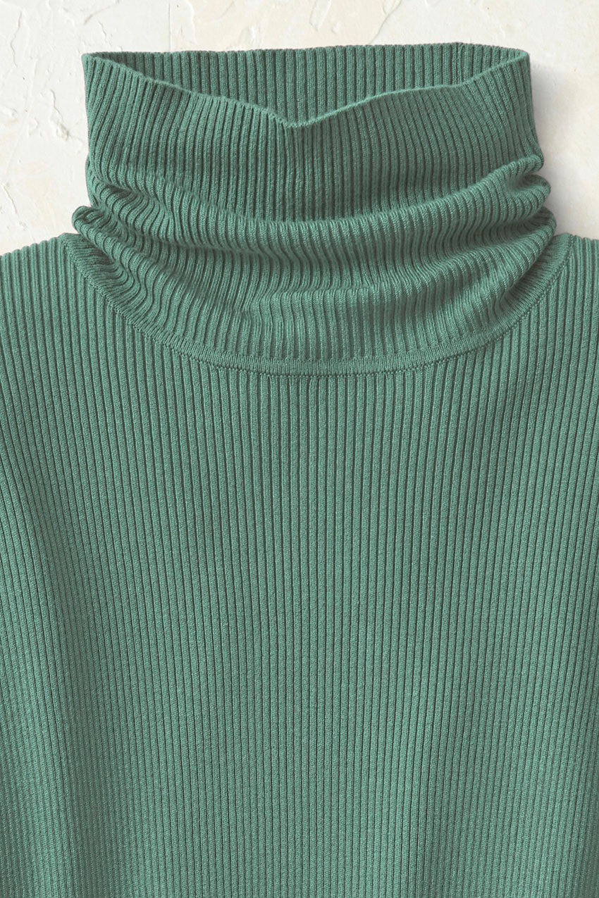 Women's Fine-Gauge Ribbed Turtleneck Sweater